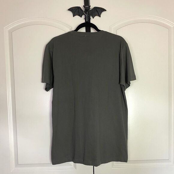 Hot Topic Graphic Shirt, Gray Soft Stretchy NWT size M - Picture 2 of 5